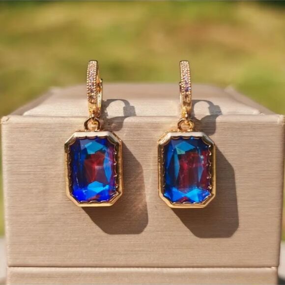 NEW 18K Gold Plated Iridescent Deep Blue Emerald Cut Crystal Drop Earrings - Picture 4 of 4
